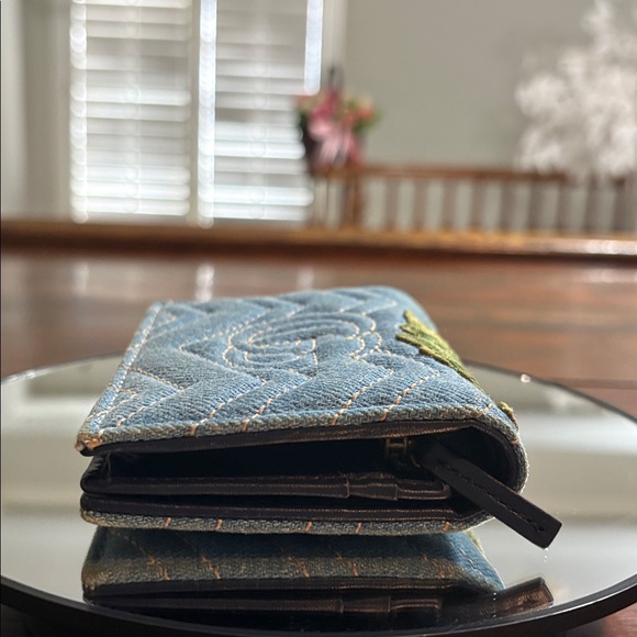 GUCCI Denim GG Marmont Floral Embroidered Compact Wallet - Picture 7 of 12